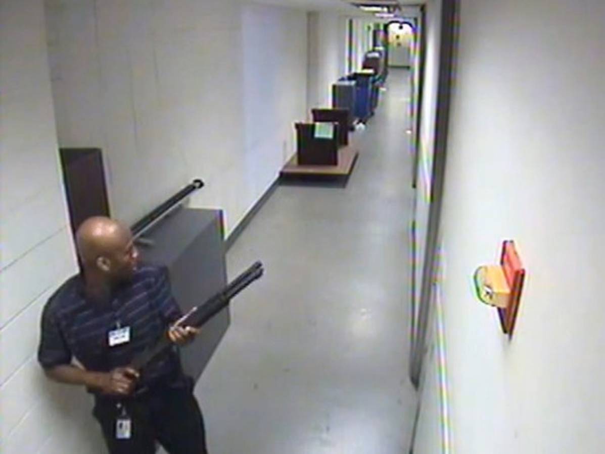 Video: Atacante armado entra a naval de Washington