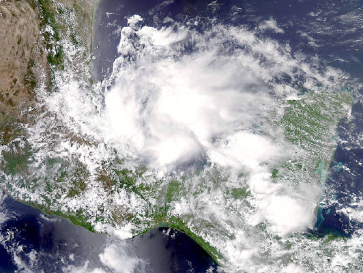 Tormenta Barry toca tierra en Veracruz