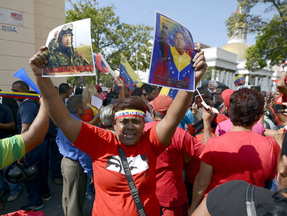 Hugo Chávez regresa sorpresivamente a Venezuela