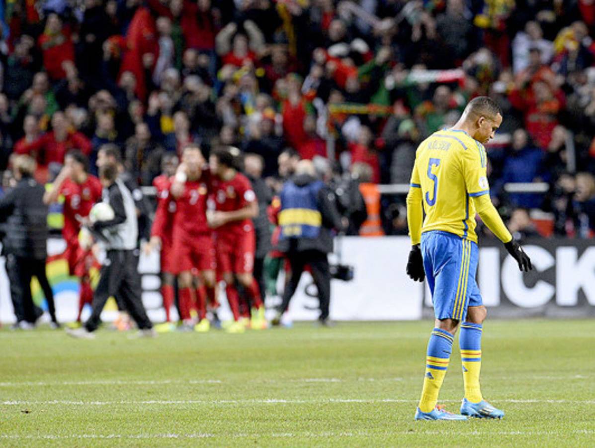 Cristiano, con tres goles, clasifica a Portugal