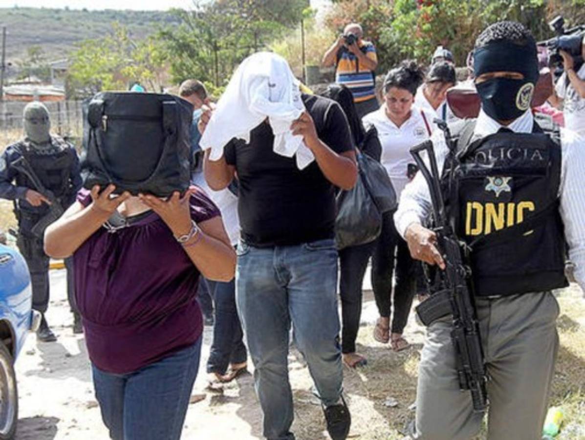 Libres 16 hondureños detenidos en embajada