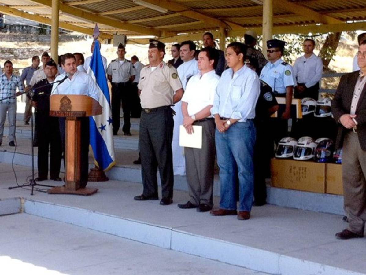 Policía recibe autos y motos de la 'tasa de seguridad'