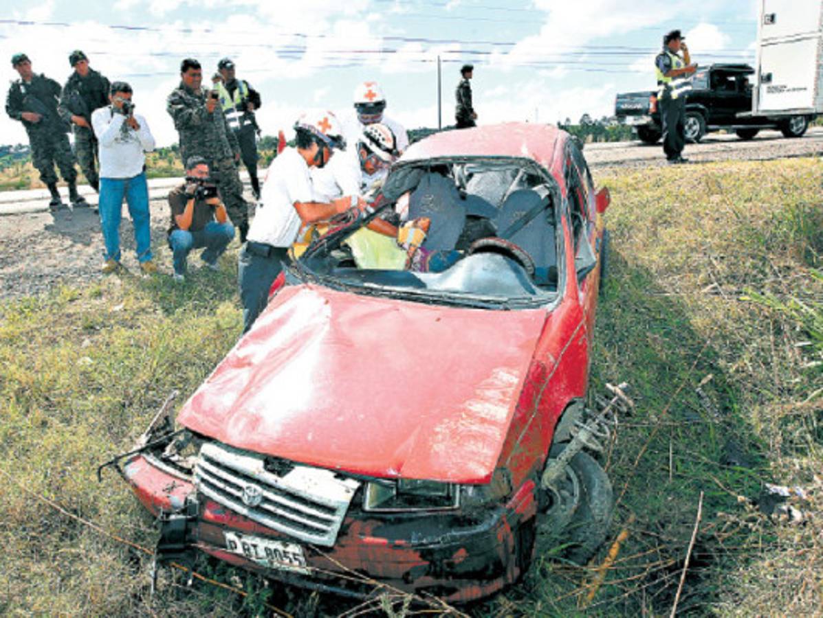 Estudiante universitaria fallece en aparatoso accidente de tránsito