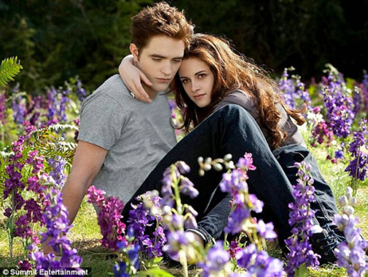 Pattison le regala anillo a Kristen