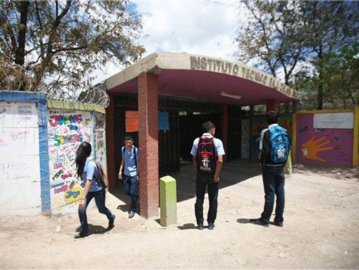 Suspenden 45 minutos de hora clase en 13 colegios de capital hondureña