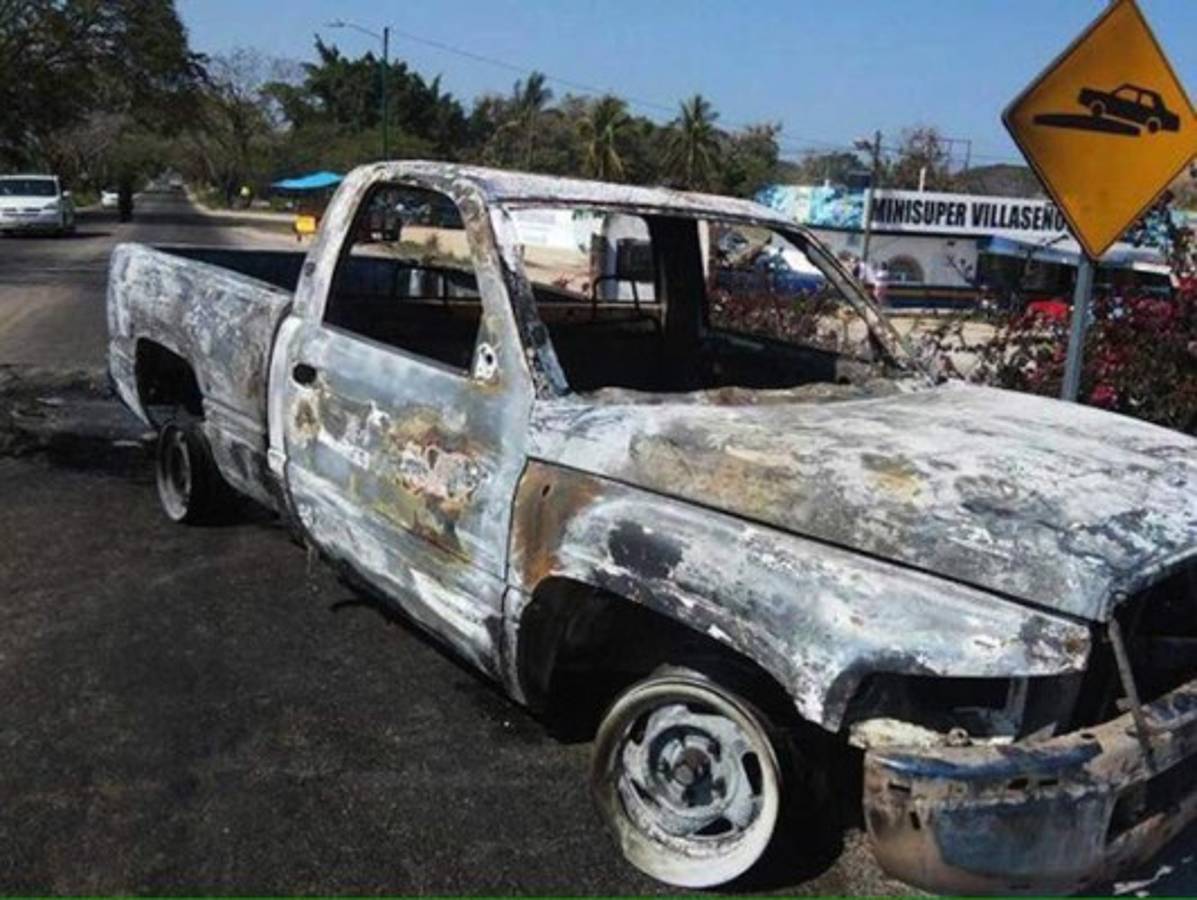 Presuntos narcos emboscan a policías en México