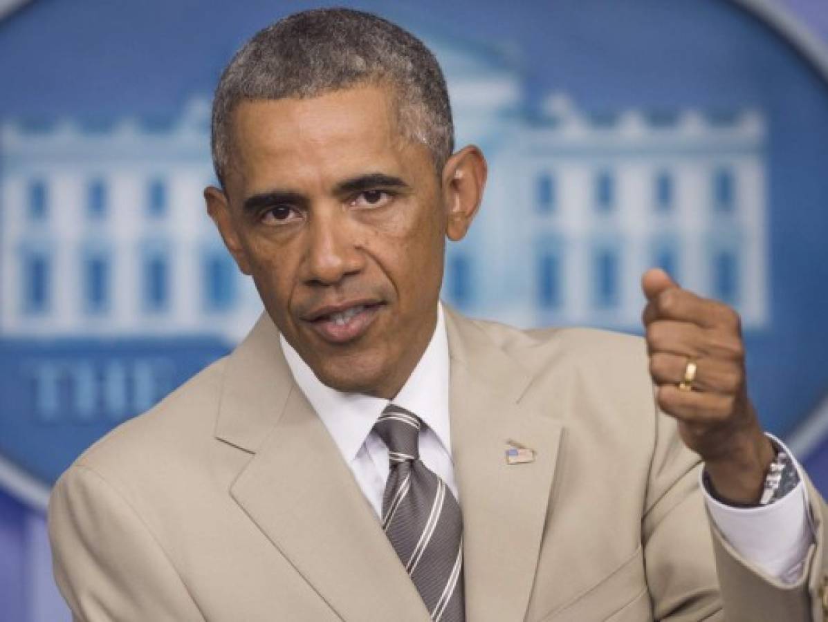 Ola de críticas a Obama por tono claro de chaqueta