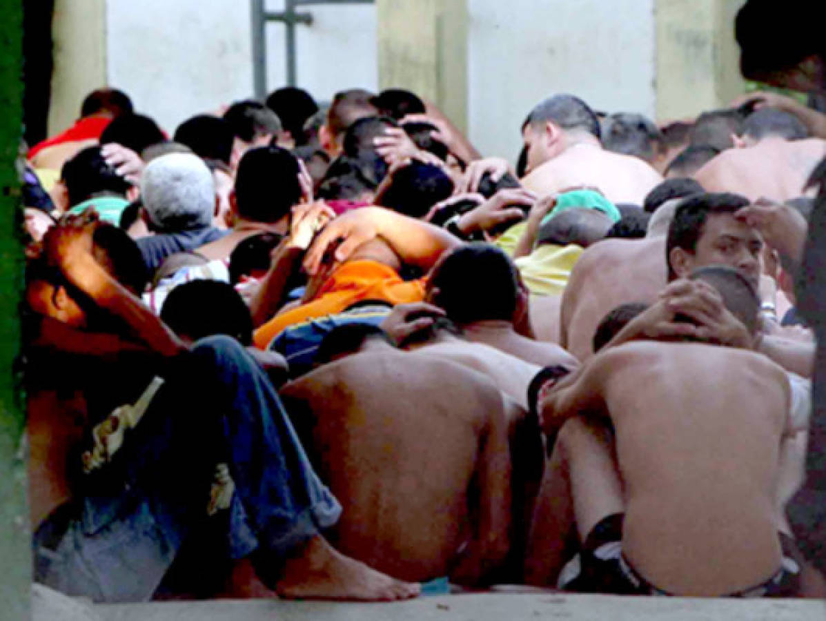 Reportan decenas de muertos en motín en cárcel venezolana