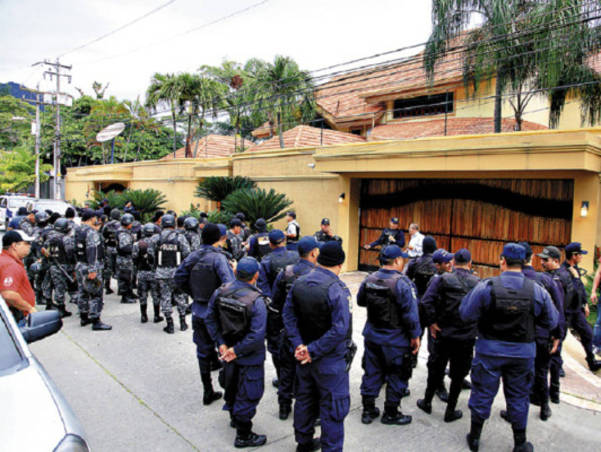 Allanan lujosa vivienda en norte de Honduras