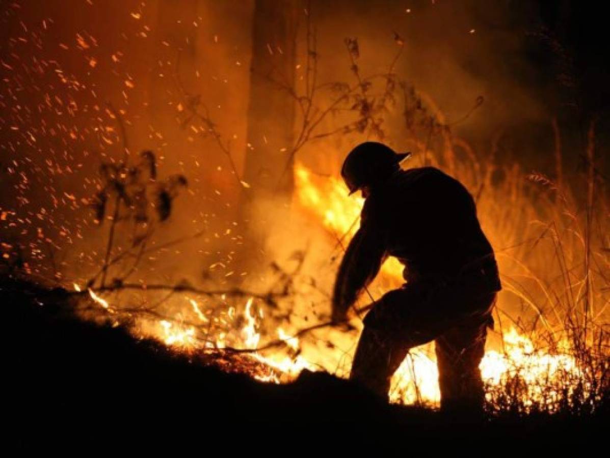 Hombre muere al salvar a esposa de incendio en Carolina Sur