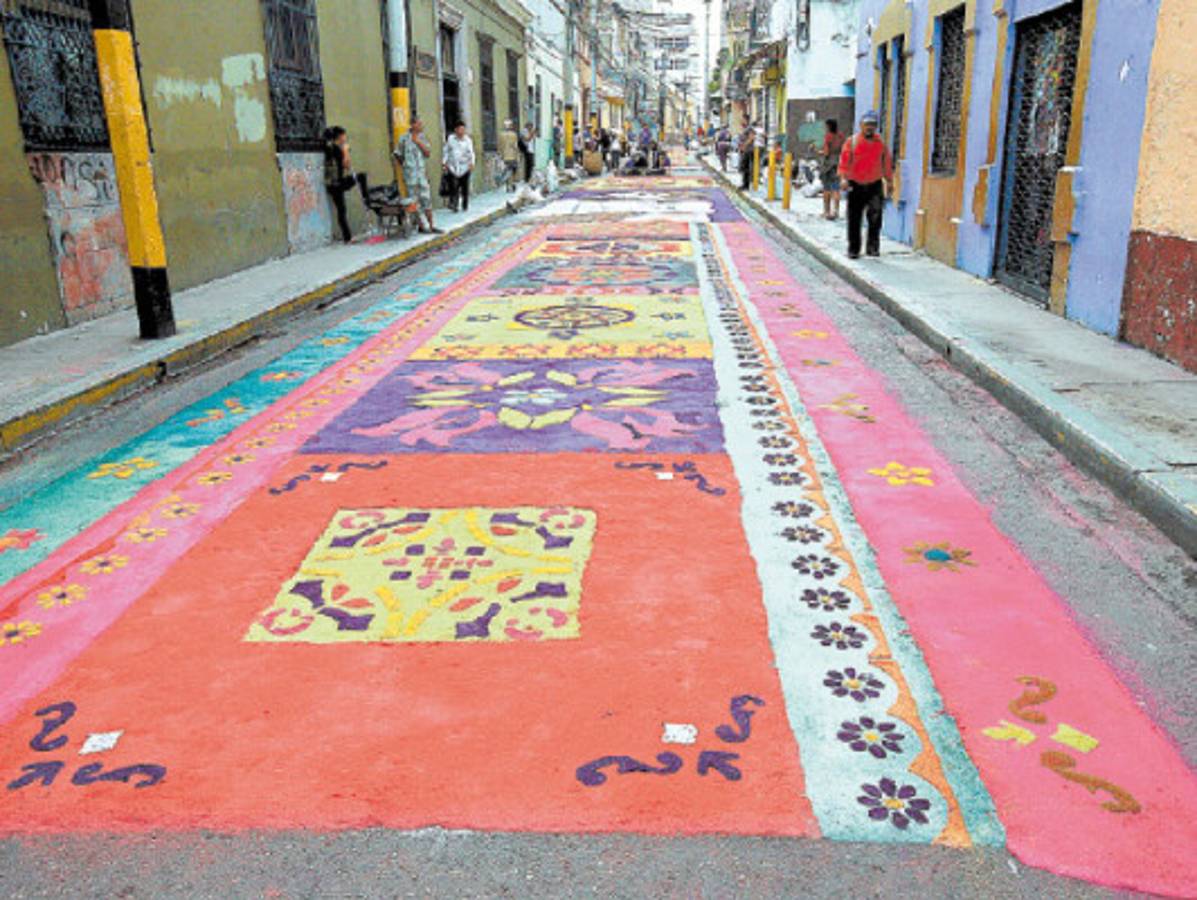 Inician trabajos para la confección de la alfombra