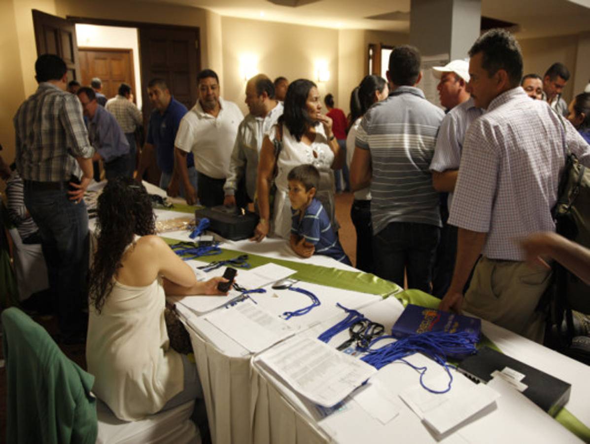 Álvarez declina; JOH presidirá al Partido Nacional de Honduras