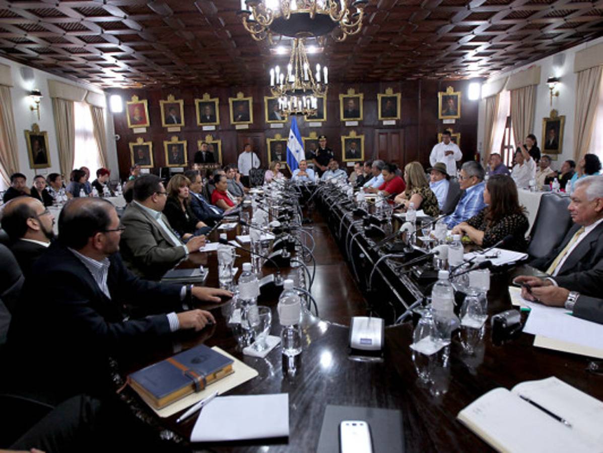 Sobre la mesa de discusión reformas a la Ley de Telecomunicaciones