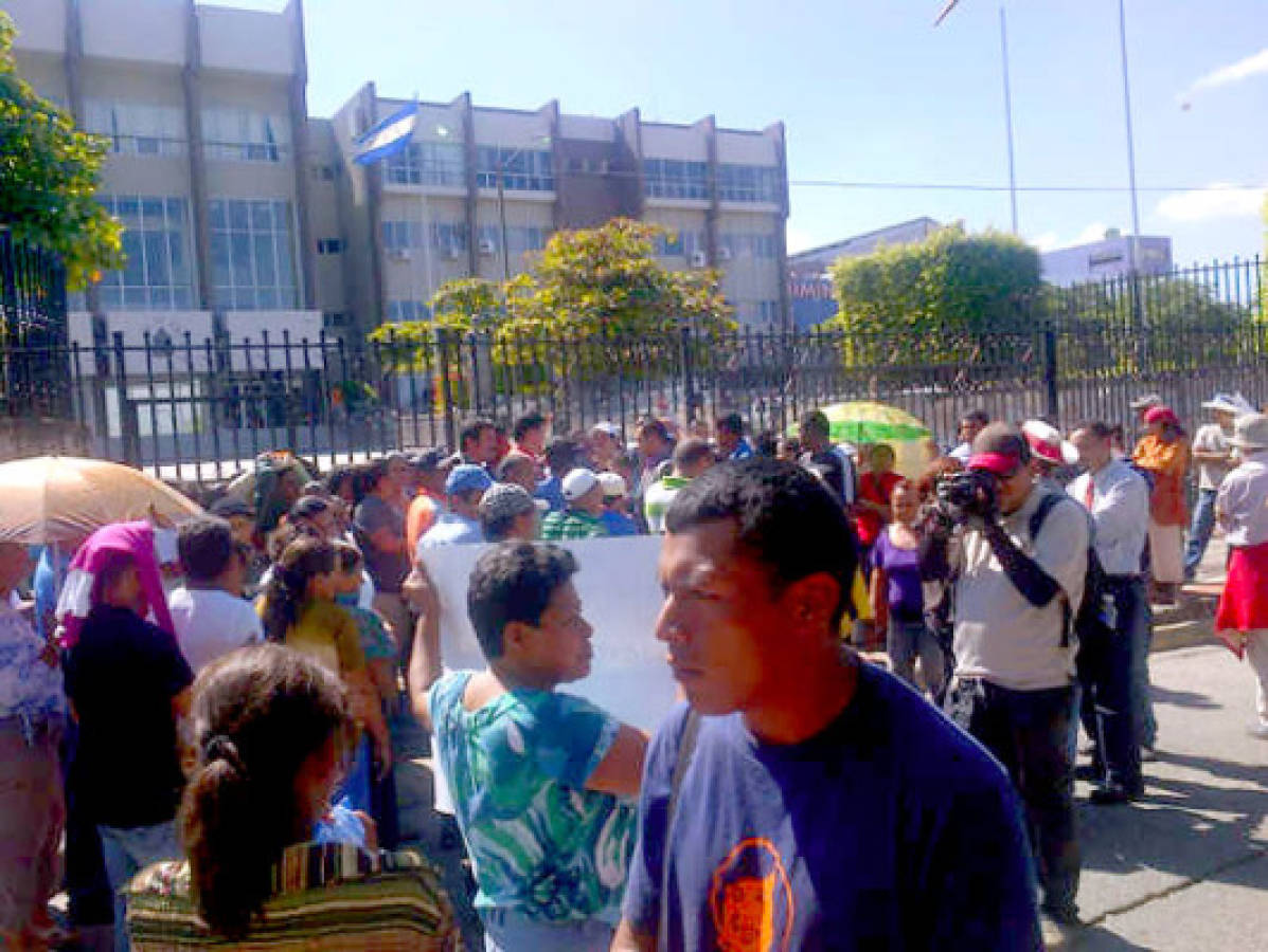 Honduras: En las calles avalan golpe técnico