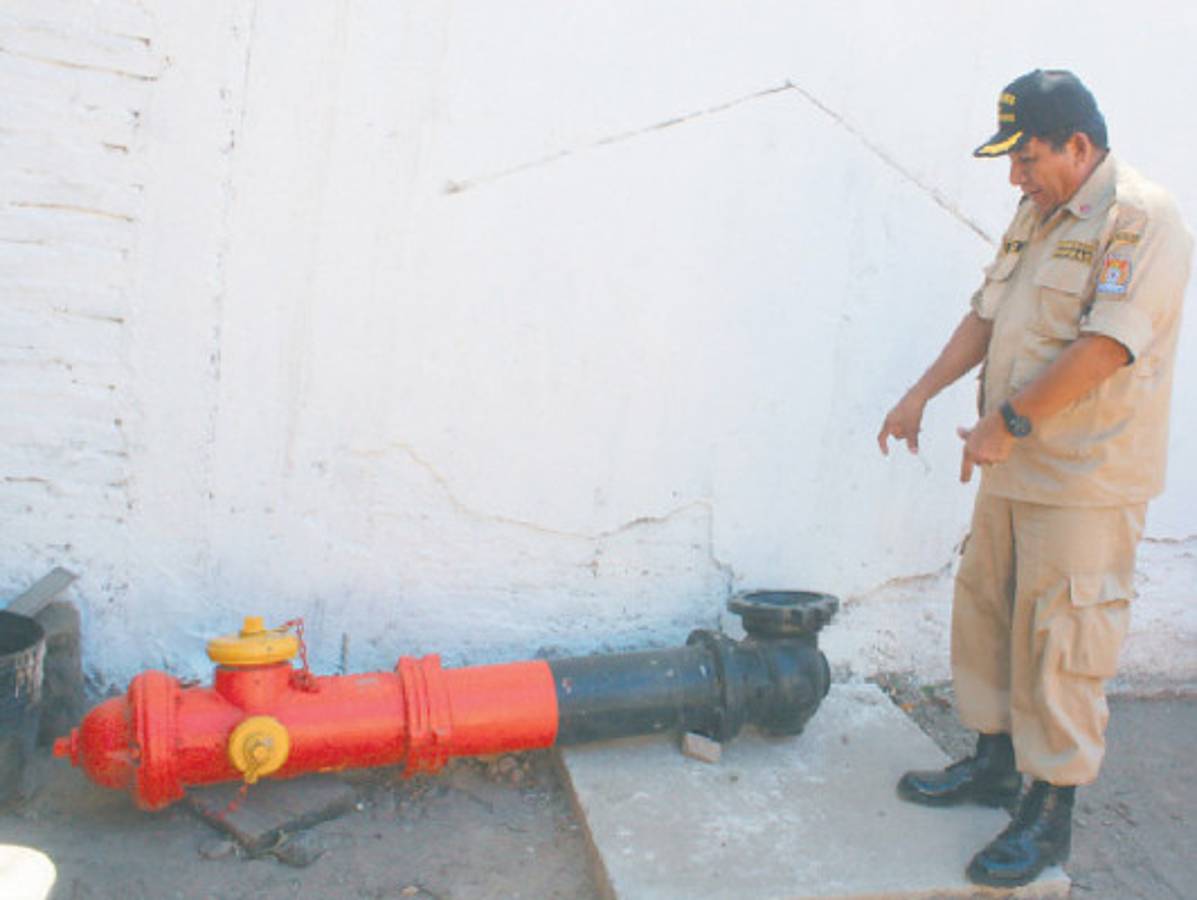 Bomberos instalan nuevos hidrantes en Choluteca