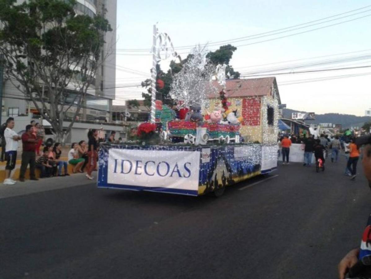 Honduras: Colorido desfile de carrozas