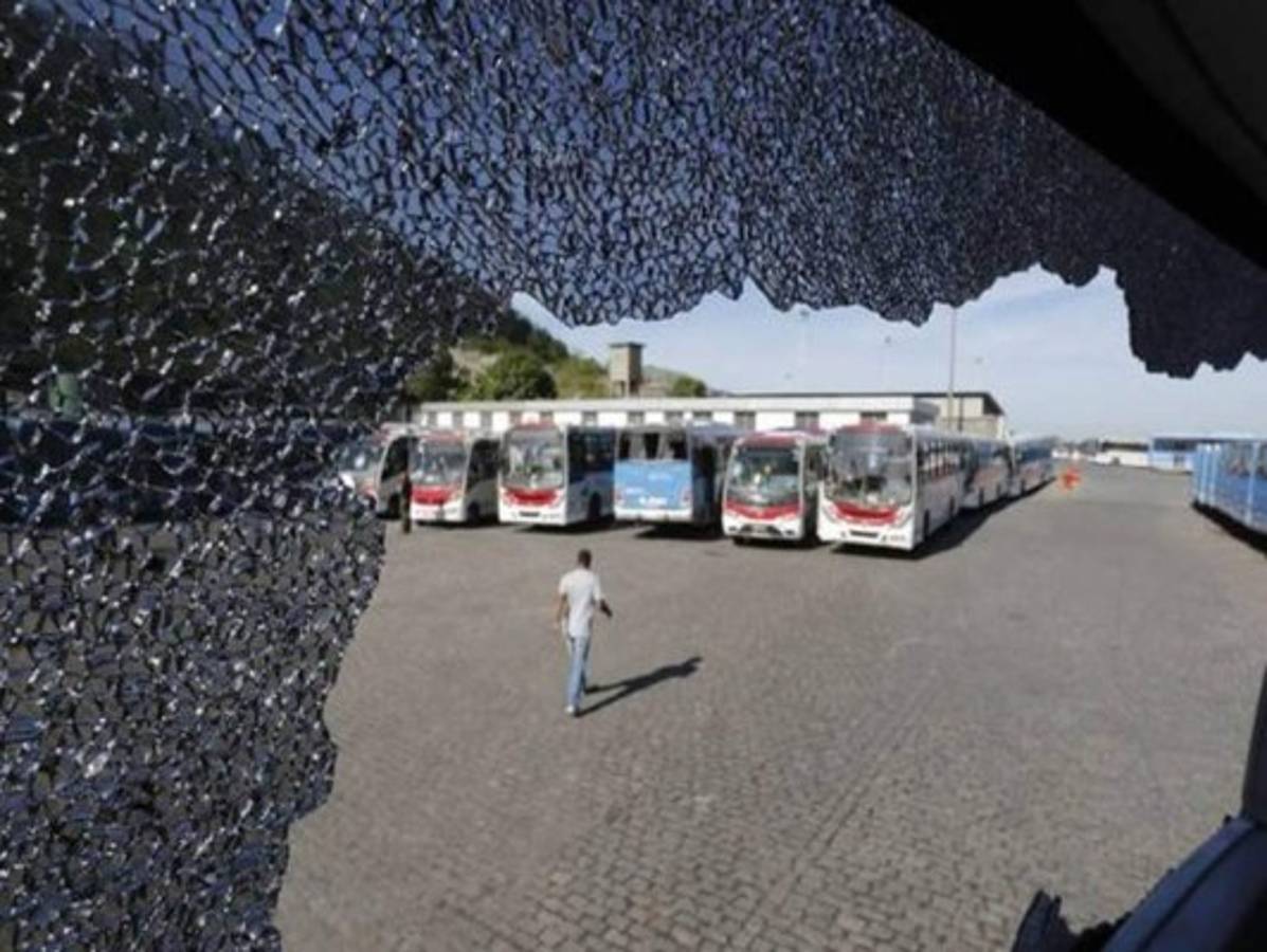 Huelga de choferes deja más de 700 vehículos dañados  