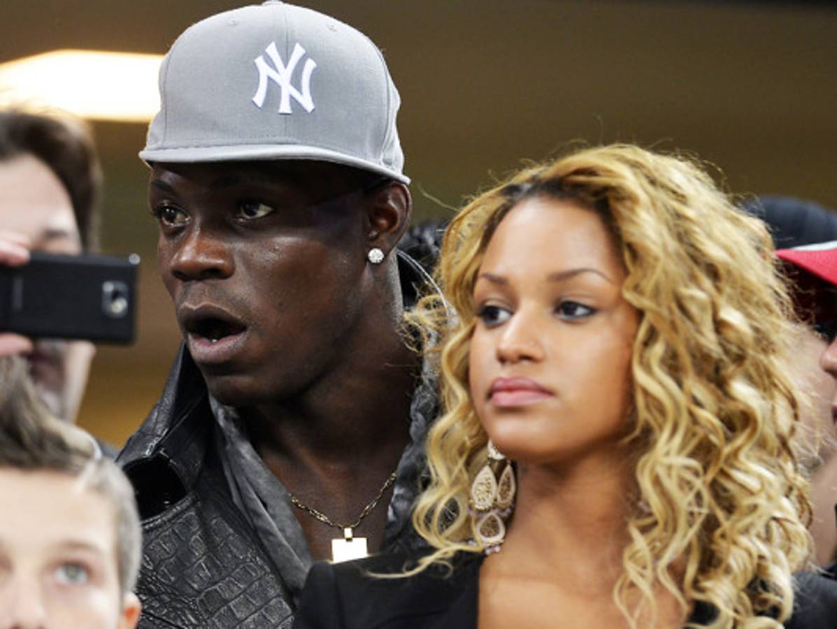 FOTOS: Así disfrutó Mario Balotelli del Milán-Barça