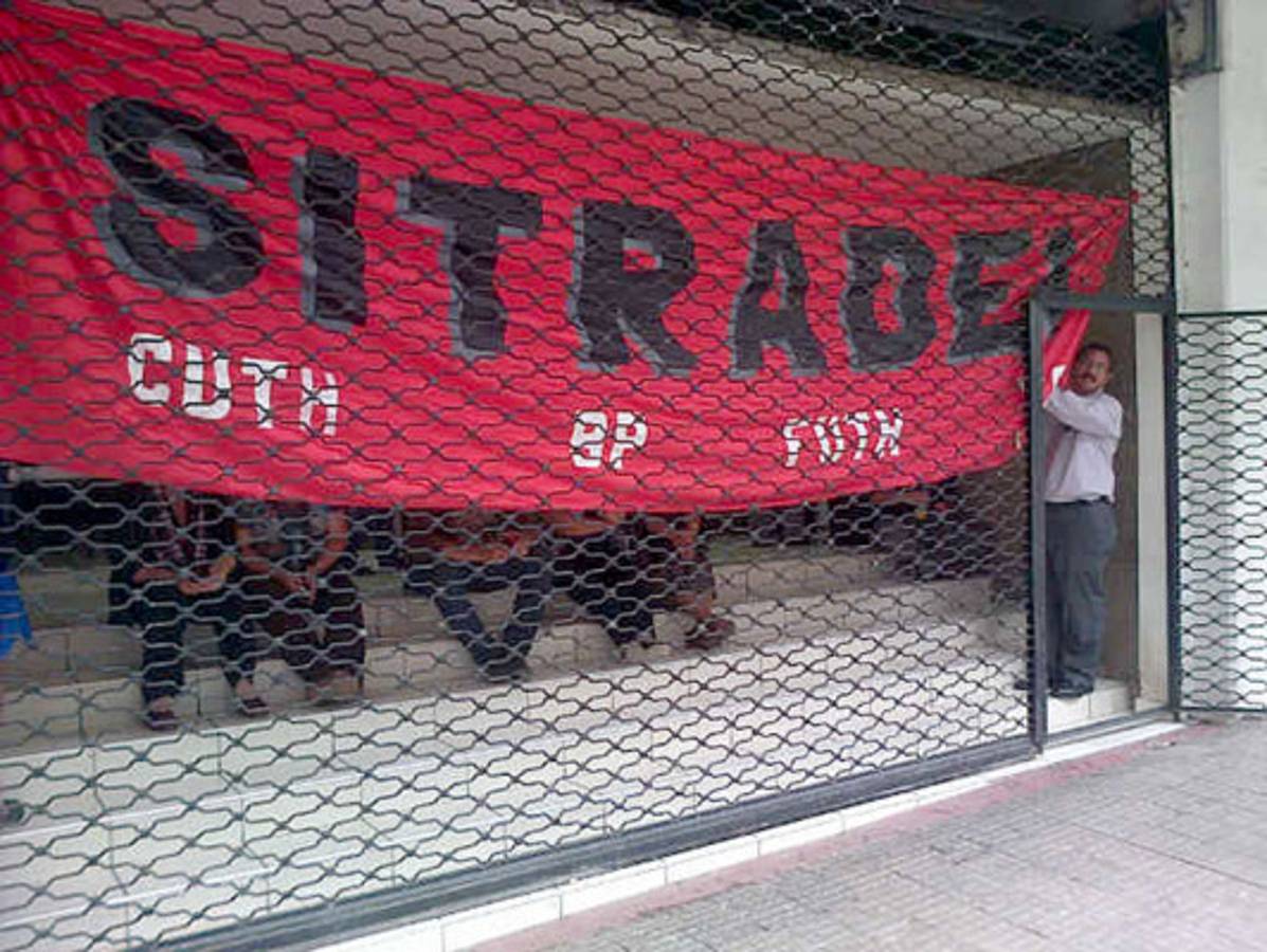 Empleados se toman la DEI en Tegucigalpa