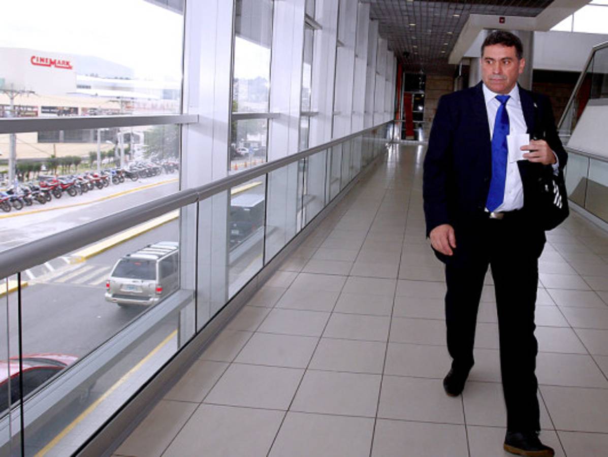 Selección de Honduras viaja a EE UU para amistoso con Perú