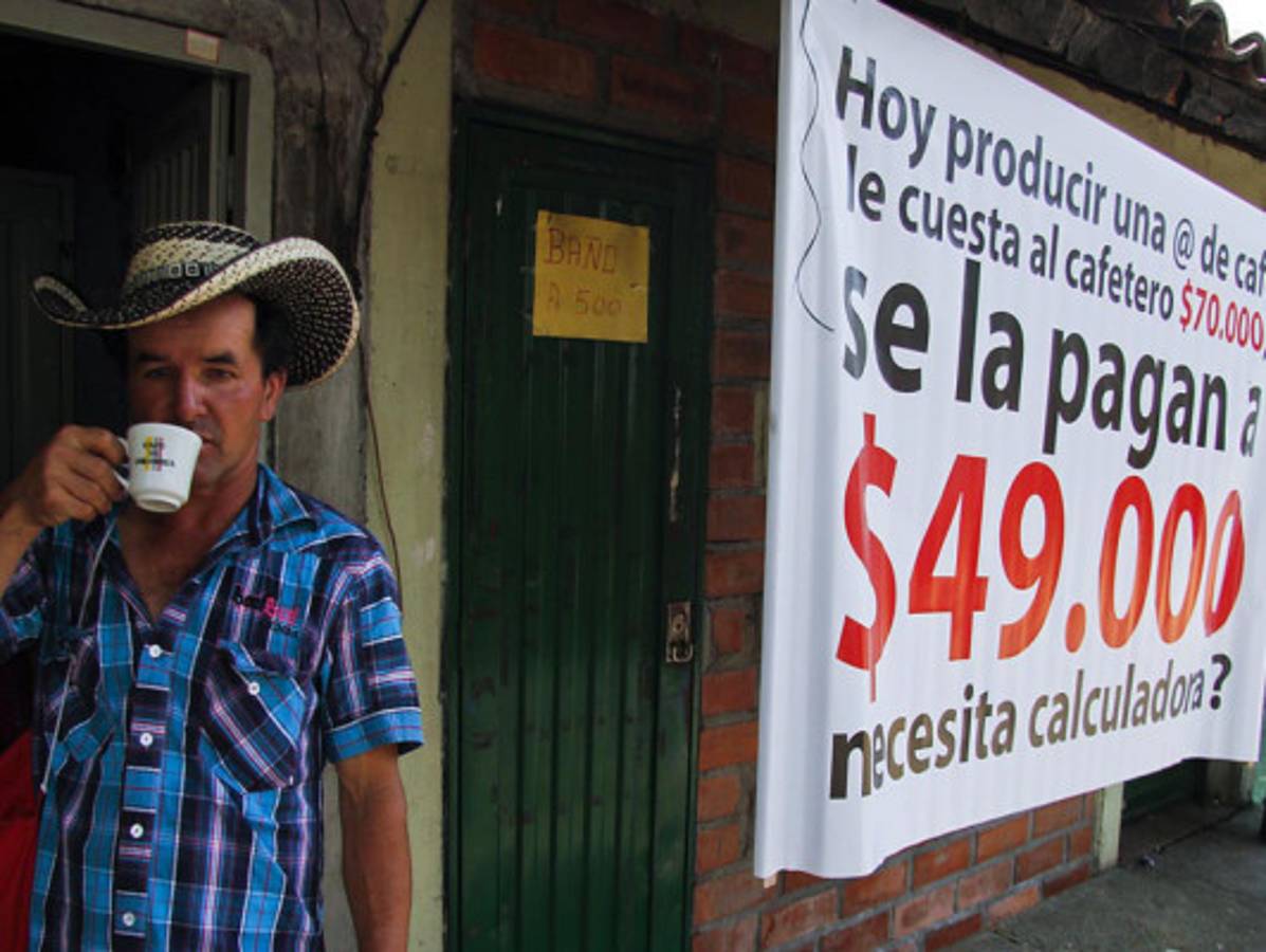 Miles de campesinos cafeteros se concentran en protestas en Colombia