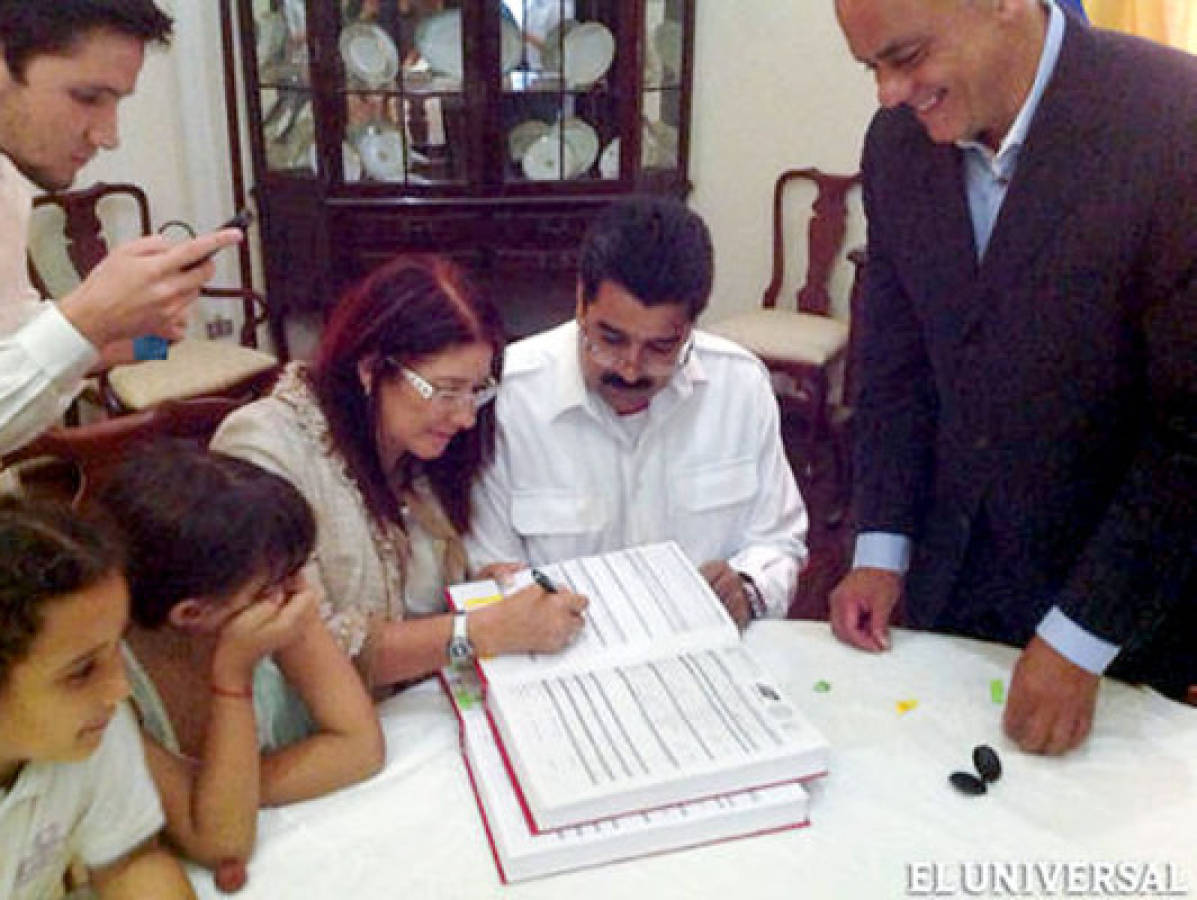 Nicolás Maduro se casa con exprocuradora