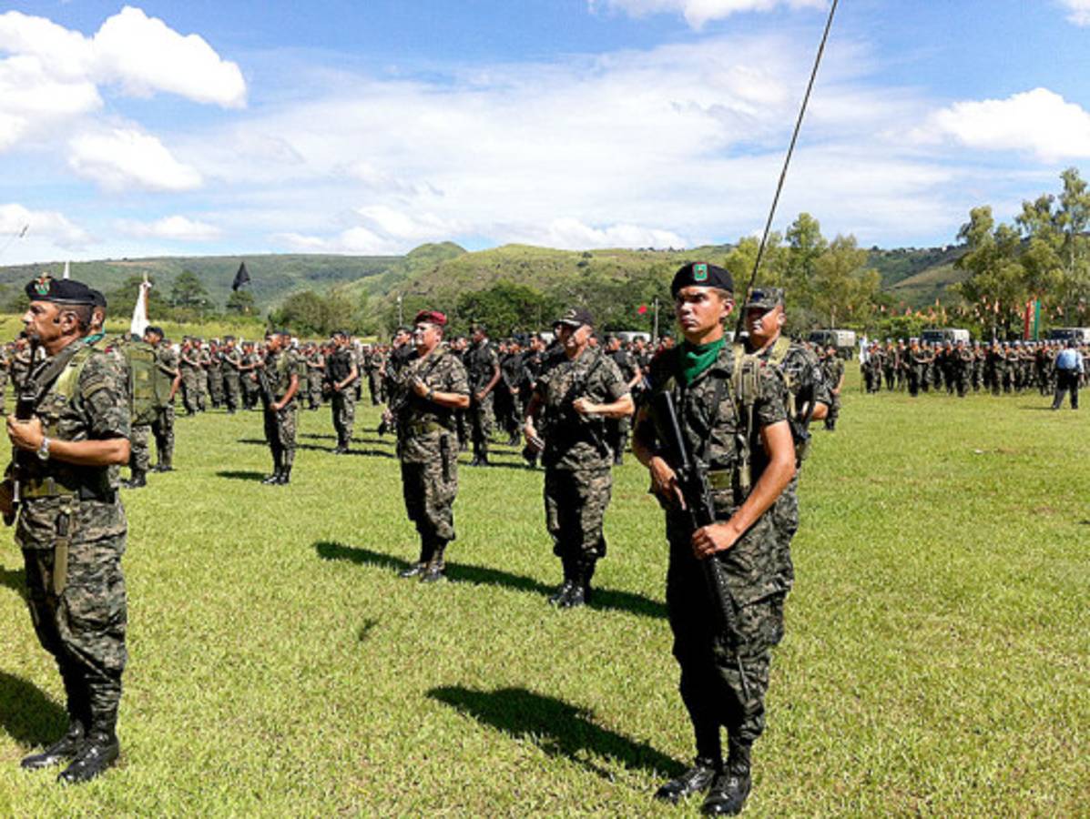 FF AA quedan bajo el mando del TSE