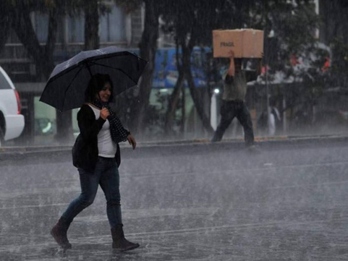 Fuertes lluvias dejan en alerta verde a ocho departamentos de Honduras este martes