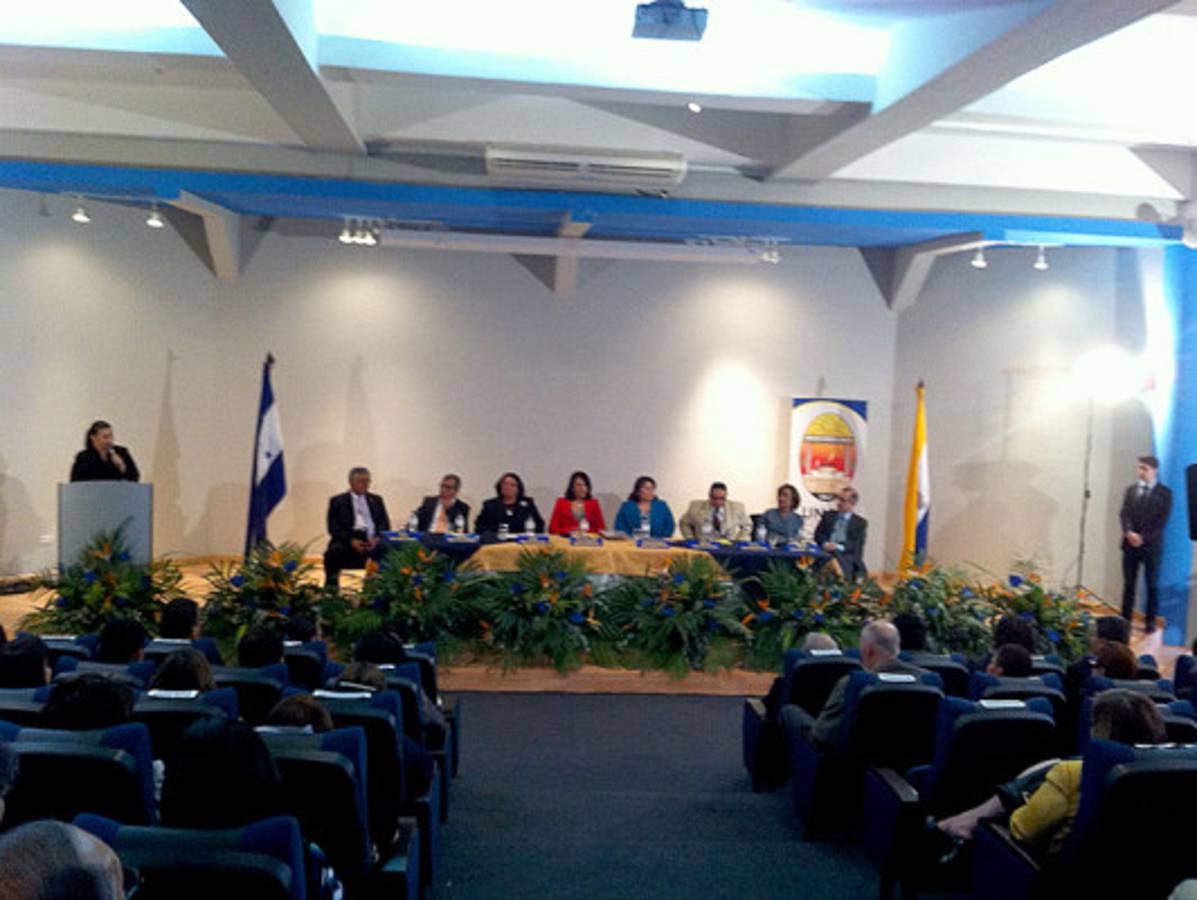 Castellanos asume segundo mandato en UNAH