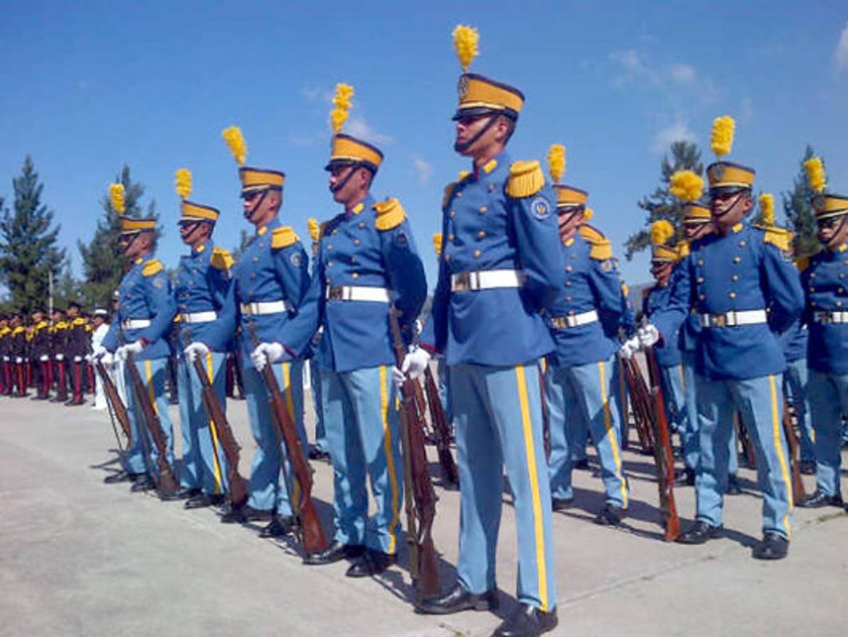 Academia Militar gradúa oficiales en Tegucigalpa