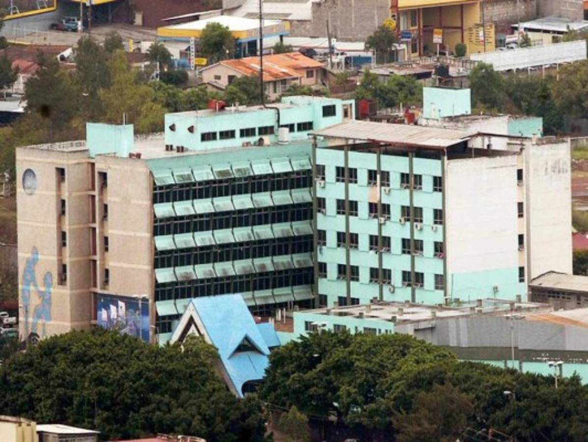 Un muerto y cuatro heridos en accidente vial