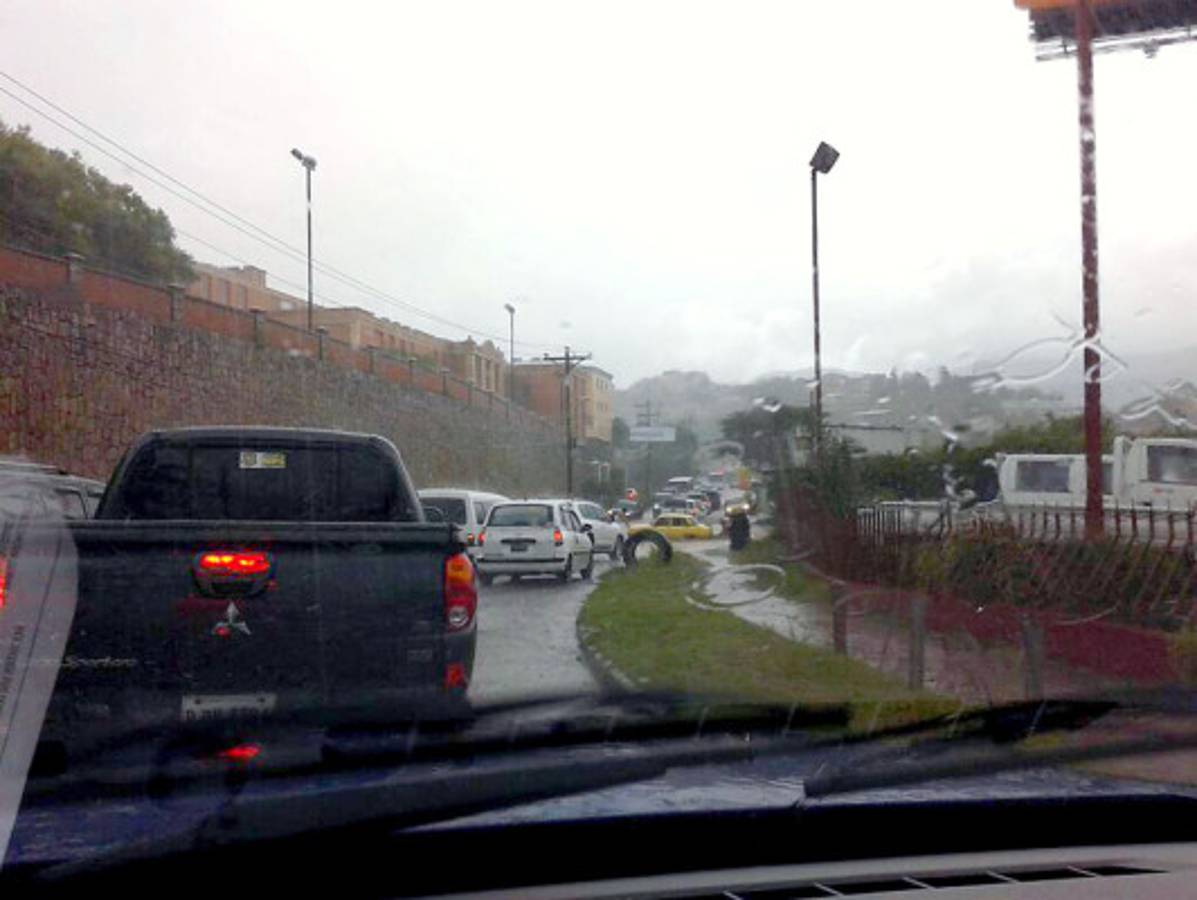 Vaguada deja fuertes lluvias en Honduras