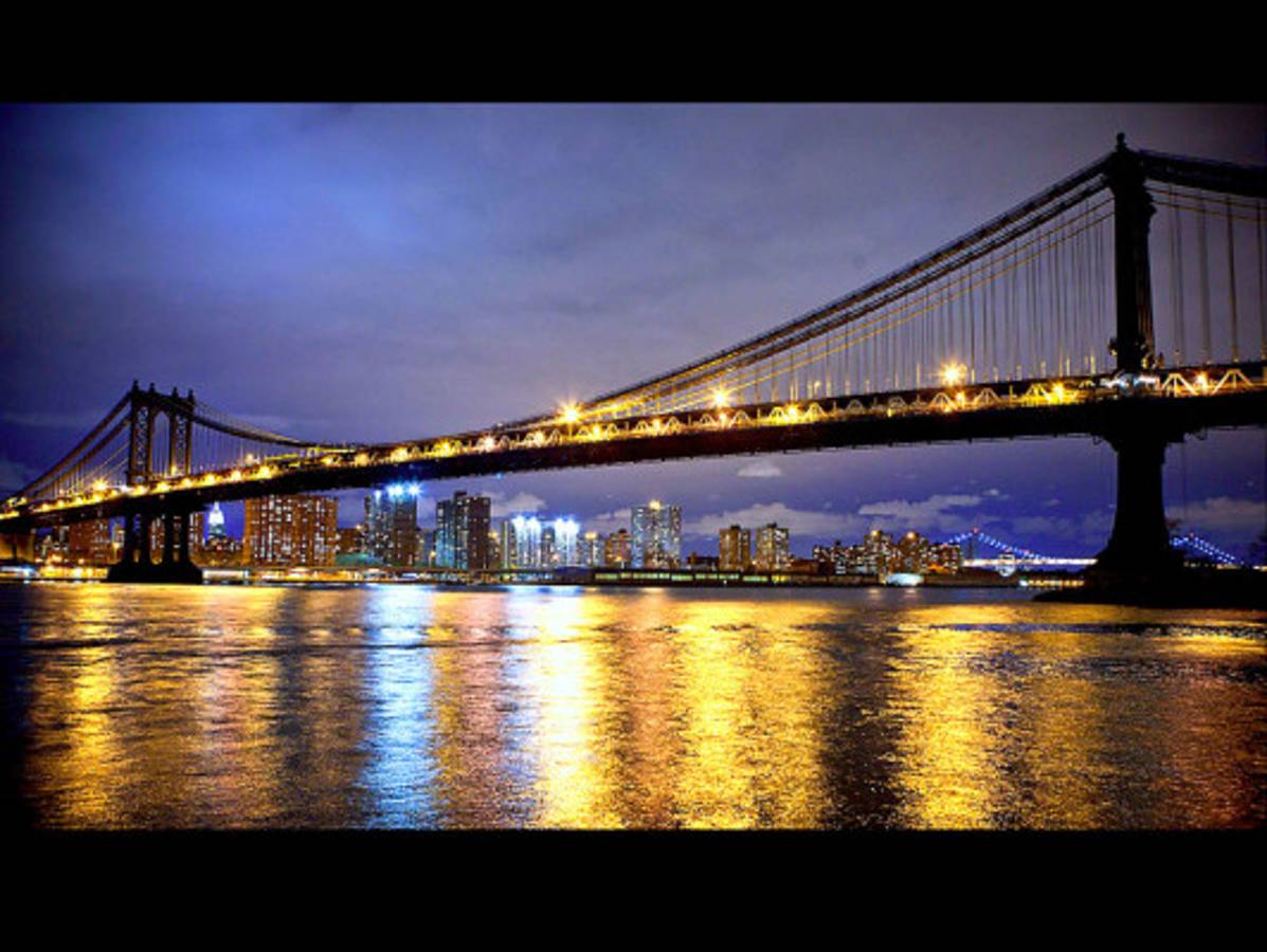 Vuelve la electricidad a Manhattan; 900,000 personas siguen sin luz