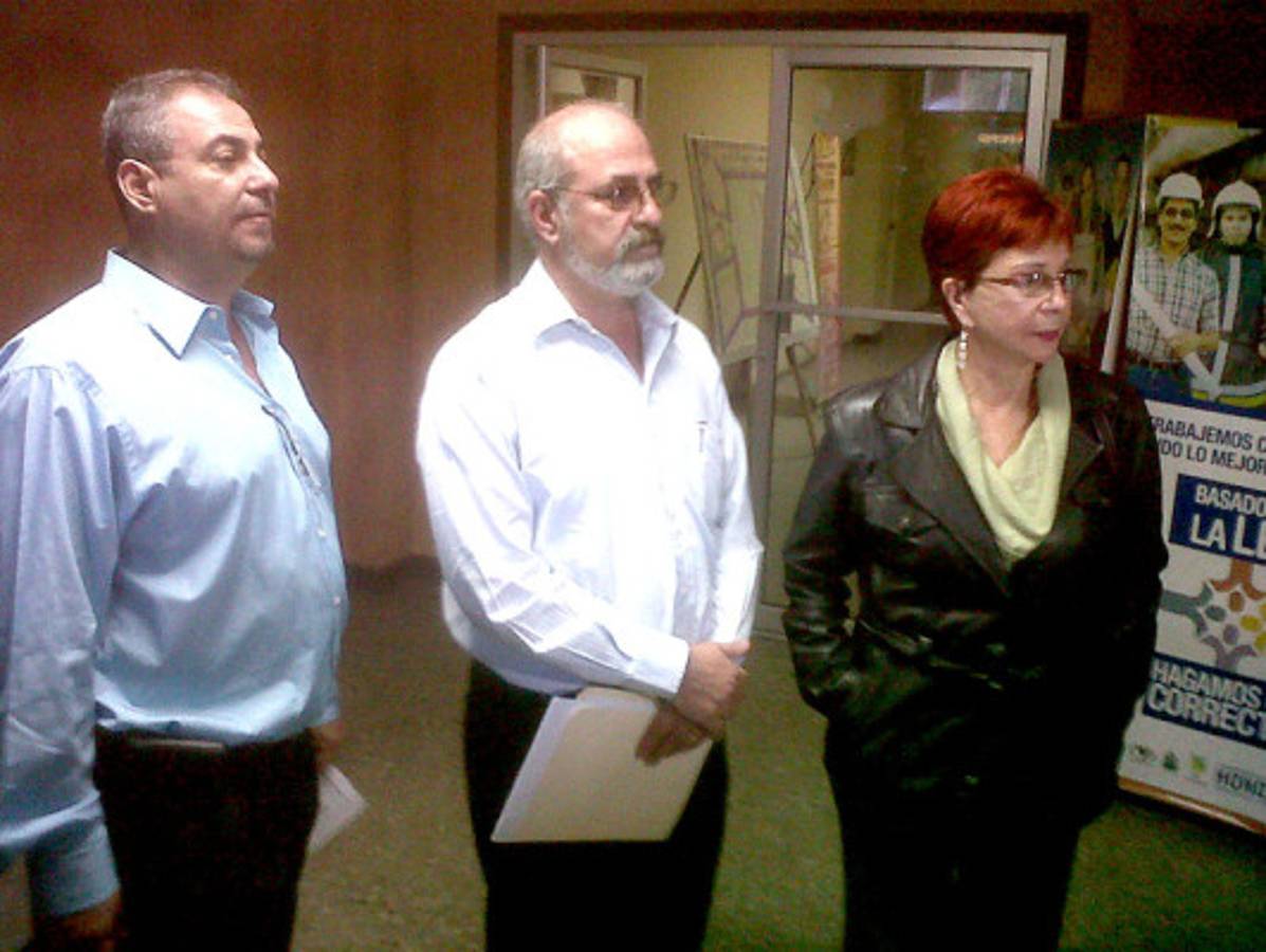 Formalizan denuncia por destitución de magistrados