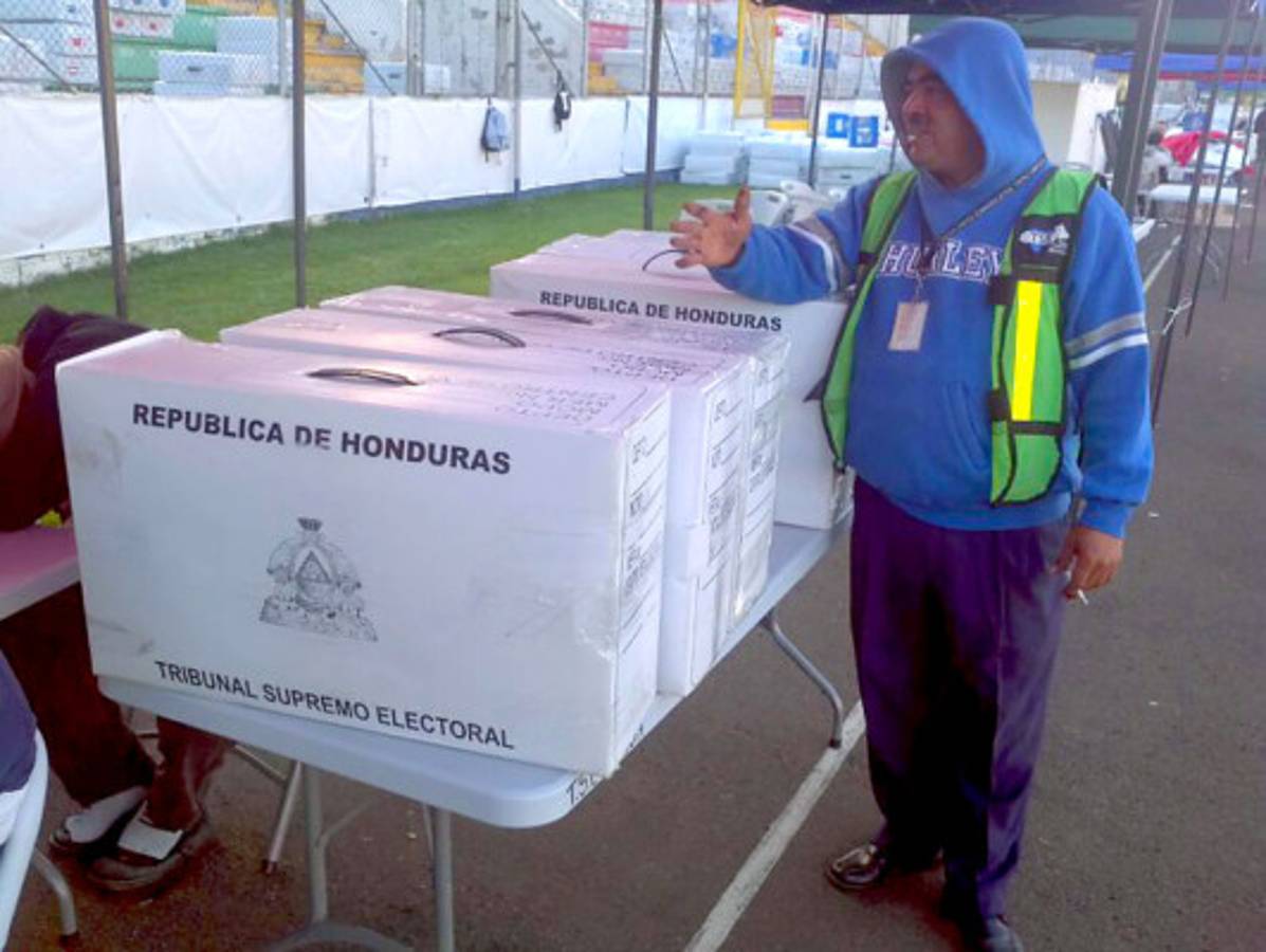 Comienza traslado de urnas a la capital de Honduras