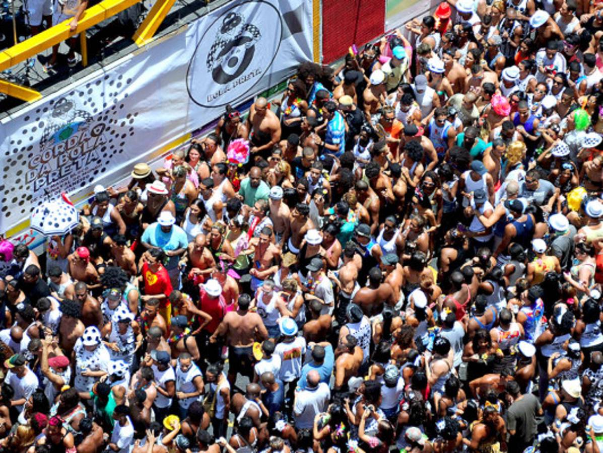Arranca la mayor fiesta callejera del carnaval de Rio