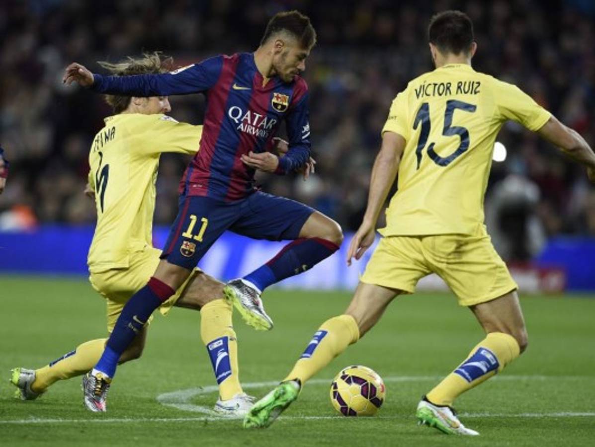 Barcelona remonta al Villarreal y sigue a la estela del Real Madrid