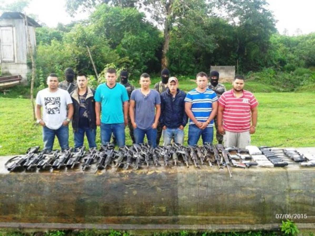 Incautan fusiles y lanzagranadas a sujetos que iban en lancha rápida