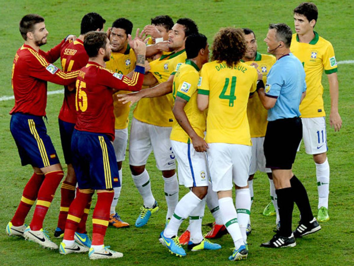 España lidera ránking FIFA; Brasil asciende