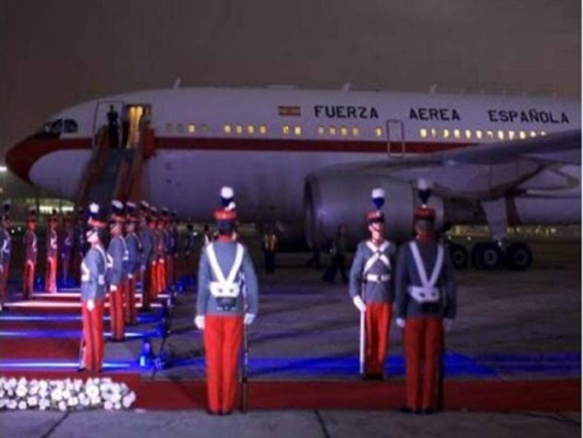 El avión de la reina Sofía de España retrasado por una avería