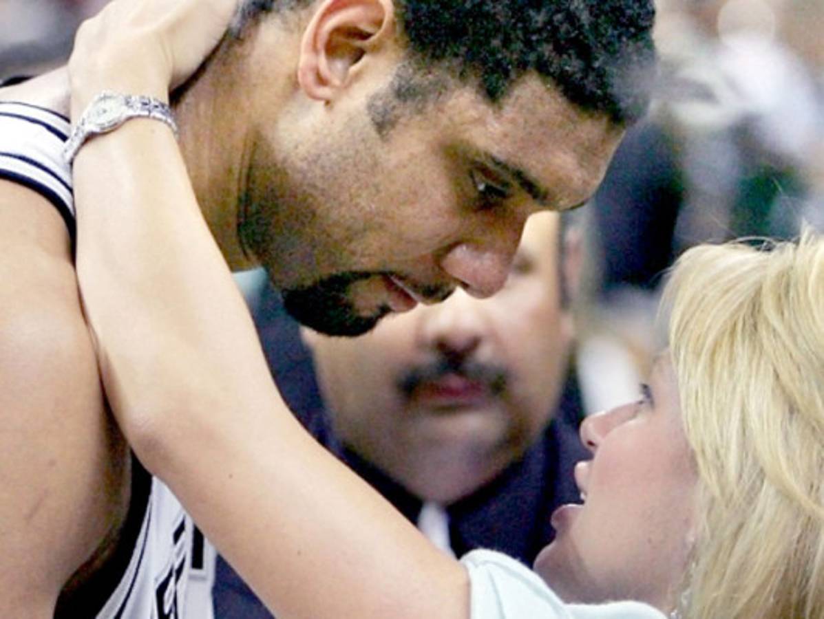 Esposa acusa a Tim Duncan de vivir con otro hombre