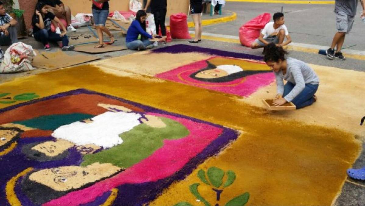 Las tradicionales alfombras de Semana Santa en Comayagua