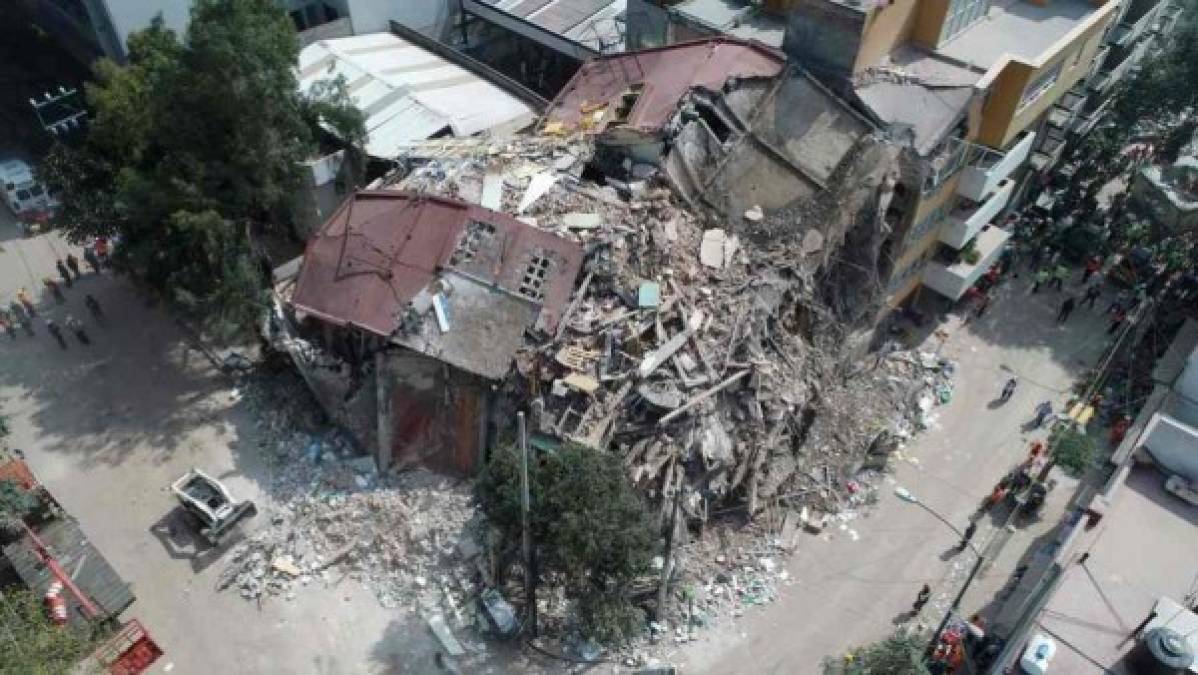 FOTOS: Escombros y dramáticos rescates tras sismo de 7.1 en México