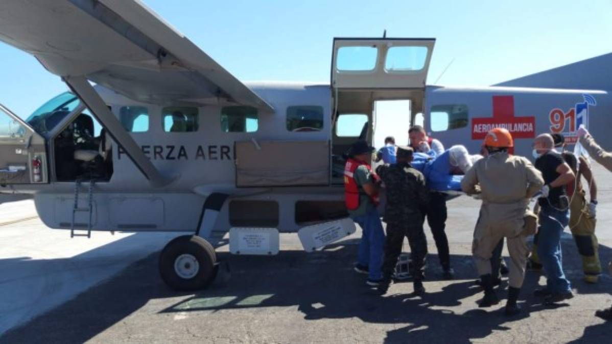 FOTOS: Las imágenes que dejó la explosión del buque Punta Caxinas de la Fuerza Naval