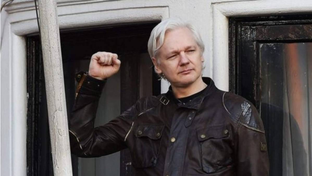 Oye voces y sufre maltrato: el calvario de Julian Assange en la cárcel