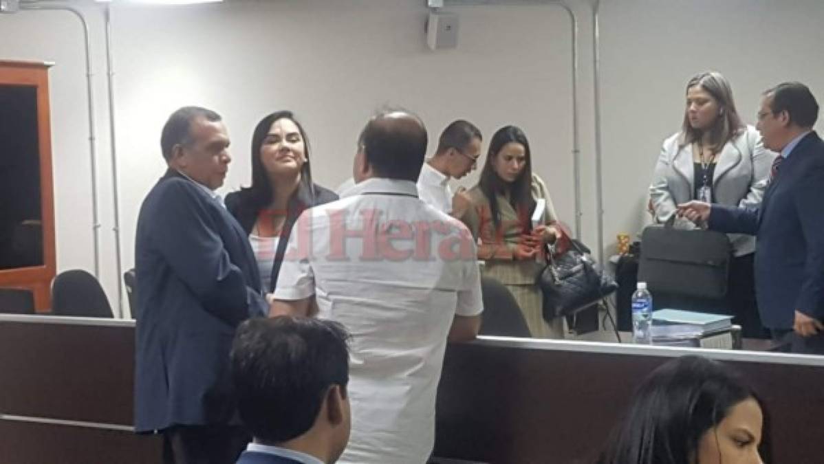 Las fotos del reencuentro entre Pepe Lobo y Rosa Elena Bonilla en los juzgados anticorrupción