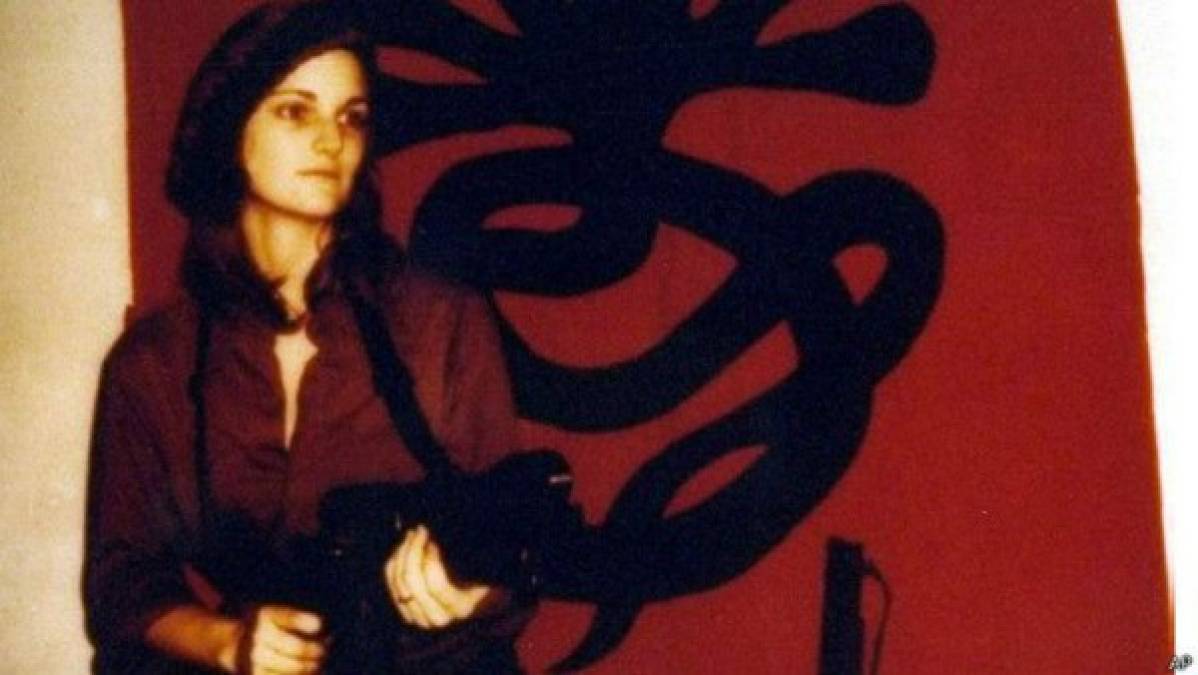 La secuestraron, se enamoró de su captor y terminó en la guerrilla: La historia de la multimillonaria Patty Hearst