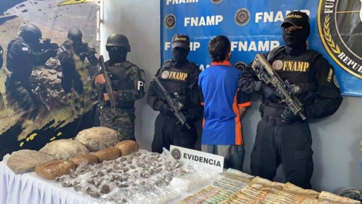 Explosivos, armas, dinero y drogas: decomisos a pandilleros en SPS (FOTOS)