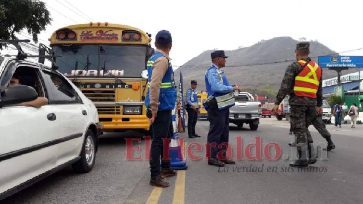 Entregan mini kits de verano en las diferentes salidas de la capital de Honduras