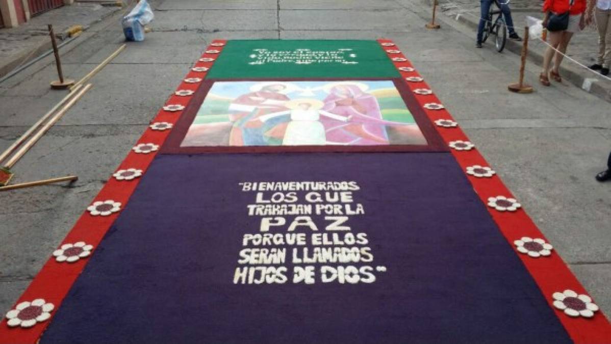 Las tradicionales alfombras de Semana Santa en Comayagua